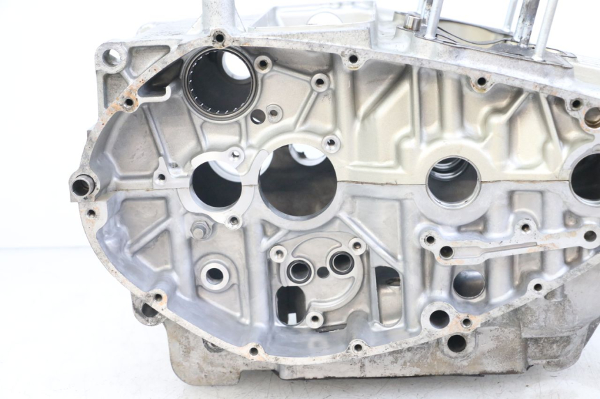 photo de CARTER BAS MOTEUR SUZUKI GSX E 250 (1982 - 1983) - Points de fixation