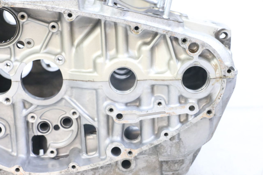 photo de CARTER BAS MOTEUR SUZUKI GSX E 250 (1982 - 1983) - État de surface