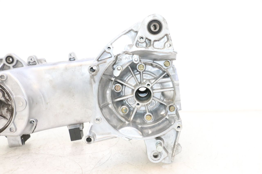 photo de CARTER BAS MOTEUR PEUGEOT KISBEE 2T 50 (2018 - 2022) - Zoom composants