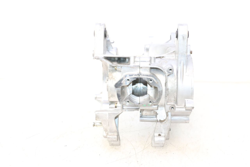 photo de CARTER BAS MOTEUR PEUGEOT KISBEE 2T 50 (2018 - 2022) - Vue rapprochée
