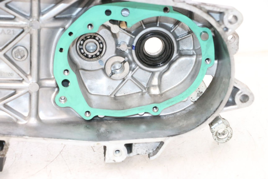 photo de CARTER BAS MOTEUR PEUGEOT KISBEE 2T 50 (2018 - 2022) - Inspection visuelle