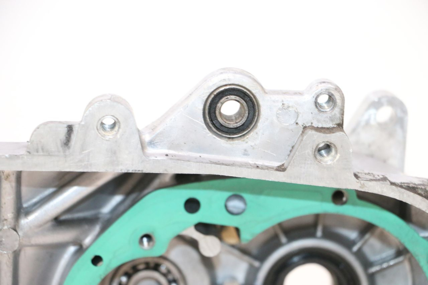 photo de CARTER BAS MOTEUR PEUGEOT KISBEE 2T 50 (2018 - 2022) - Focus structure