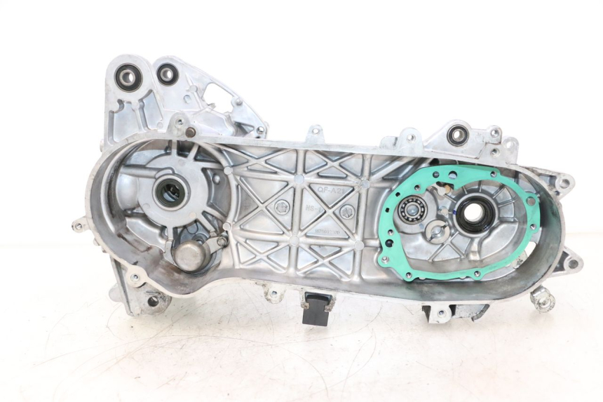 photo de CARTER BAS MOTEUR PEUGEOT KISBEE 2T 50 (2018 - 2022) - Angle alternatif