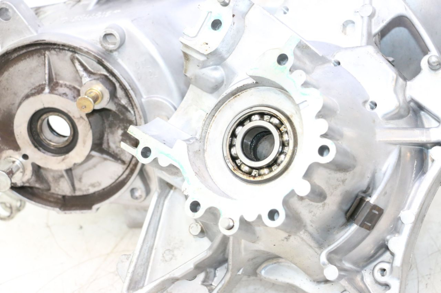 photo de CARTER BAS MOTEUR PEUGEOT KISBEE 2T 50 (2018 - 2022) - Vue principale