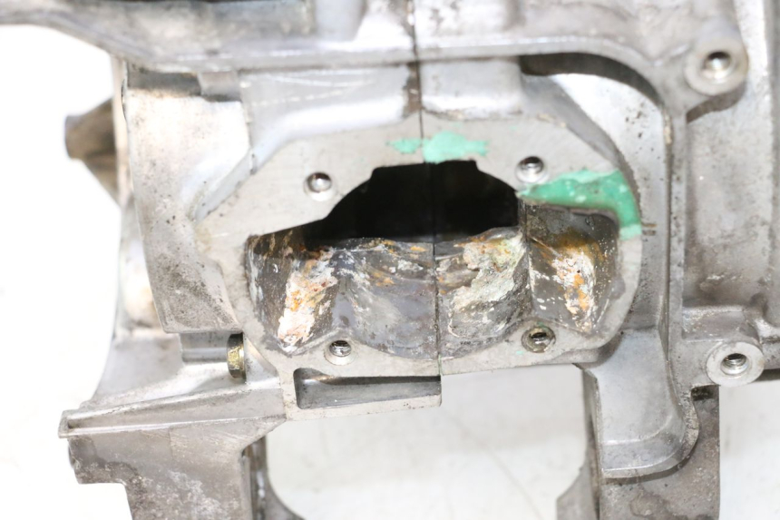 photo de CARTER BAS MOTEUR PEUGEOT KISBEE 2T 50 (2010 - 2017) - Zoom composants