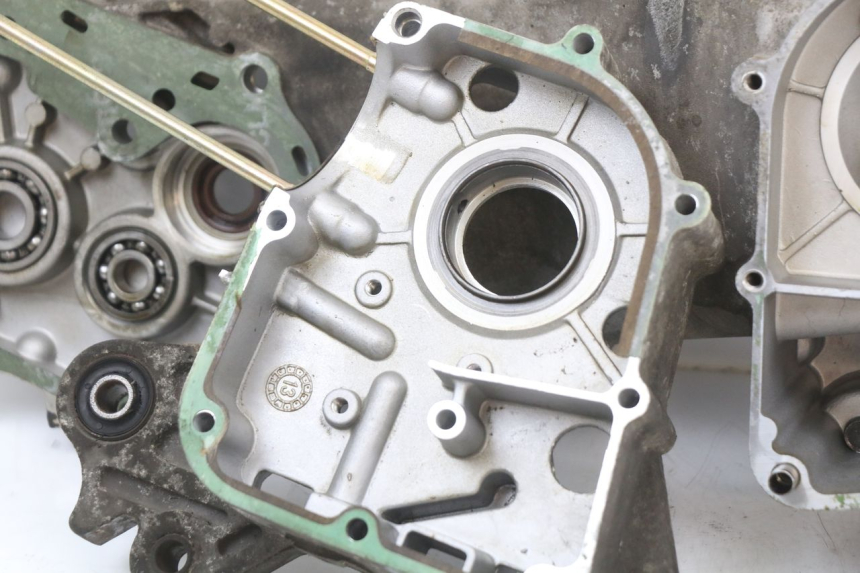 photo de CARTER BAS MOTEUR PEUGEOT KISBEE 4T 50 (2018 - 2022) - Gros plan technique