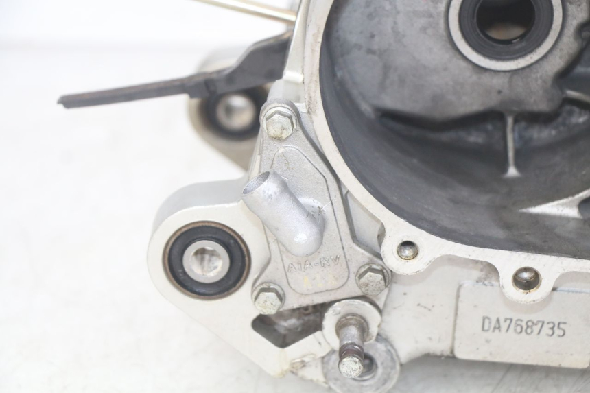 photo de CARTER BAS MOTEUR SYM MIO 50 (2011 - 2017) - Points de fixation