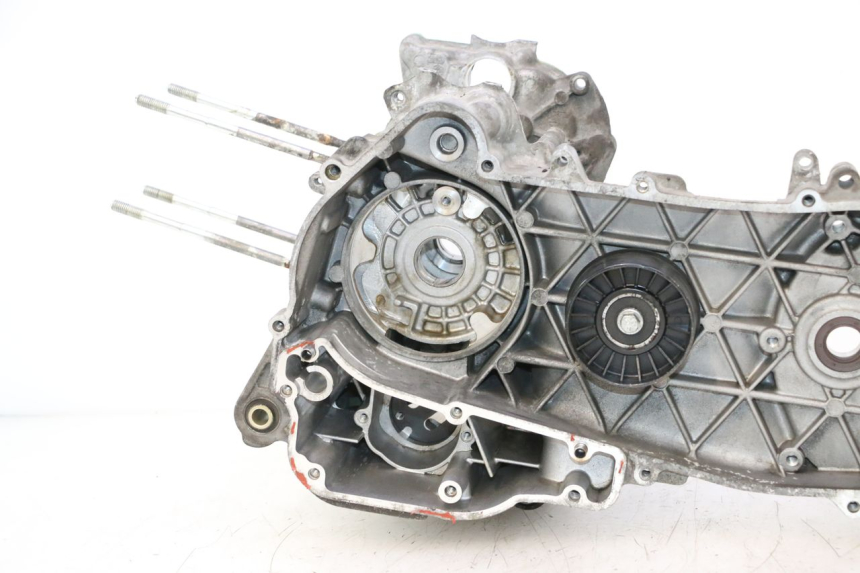photo de CARTER BAS MOTEUR PIAGGIO MP3 LT 300 (2010 - 2016) - Vue rapprochée