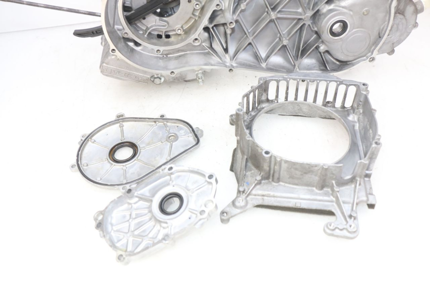 photo de CARTER BAS MOTEUR YAMAHA N-MAX NMAX 125 (2017 - 2020) - État de surface