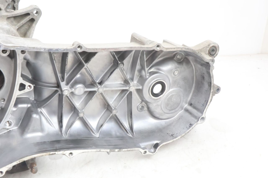 photo de CARTER BAS MOTEUR YAMAHA N-MAX NMAX 125 (2021 - 2024) - Autre angle de vue