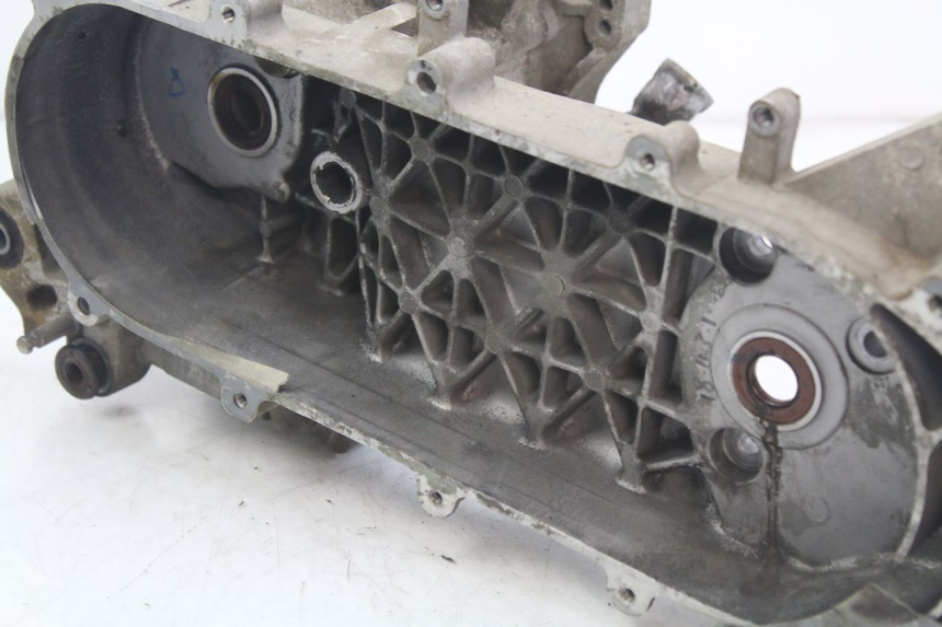 photo de CARTER BAS MOTEUR SYM ORBIT 2 4T 50 (2018 - 2022) - Points de fixation