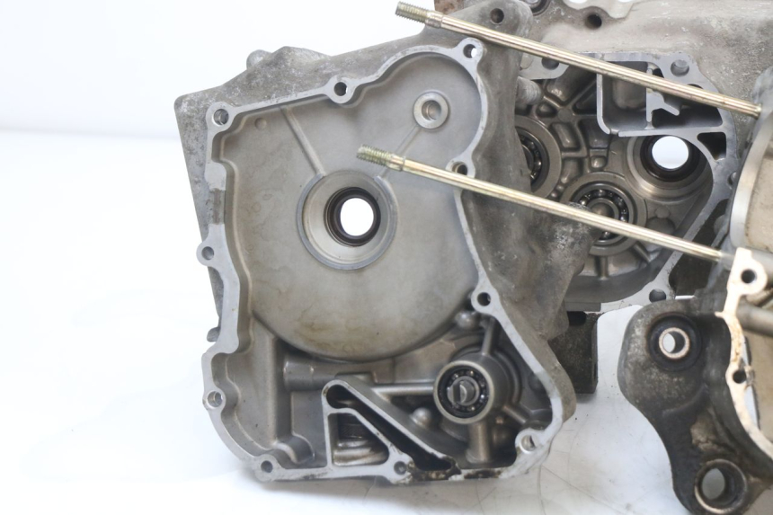 photo de CARTER BAS MOTEUR PEUGEOT BELVILLE 125 (2017 - 2021) - Points de fixation