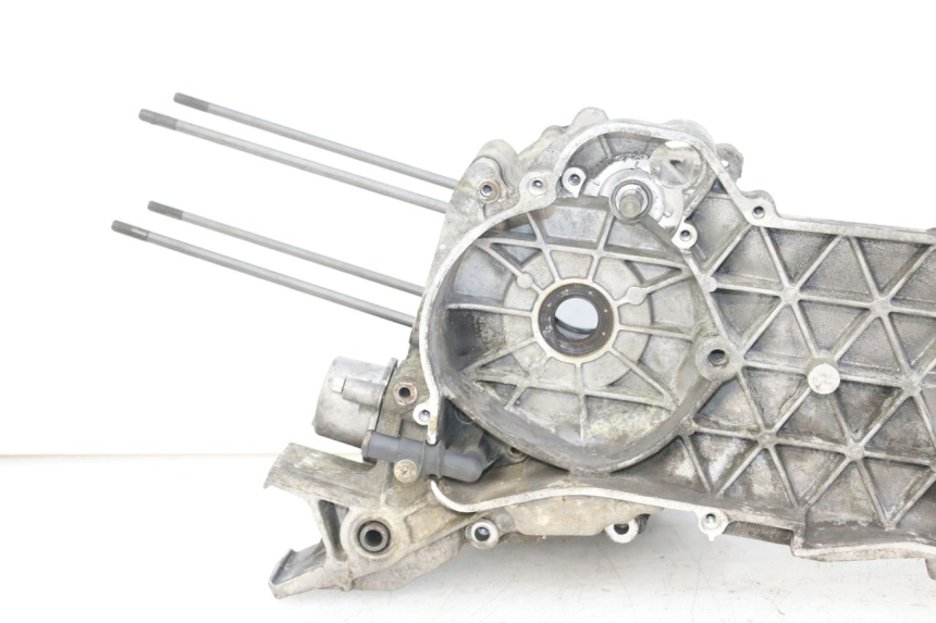 photo de CARTER BAS MOTEUR PEUGEOT SATELIS 125 (2013 - 2018) - Zoom composants