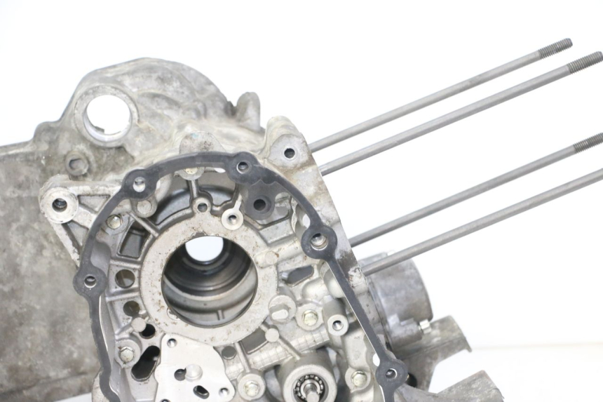 photo de CARTER BAS MOTEUR PEUGEOT SATELIS 125 (2013 - 2018) - Points de fixation