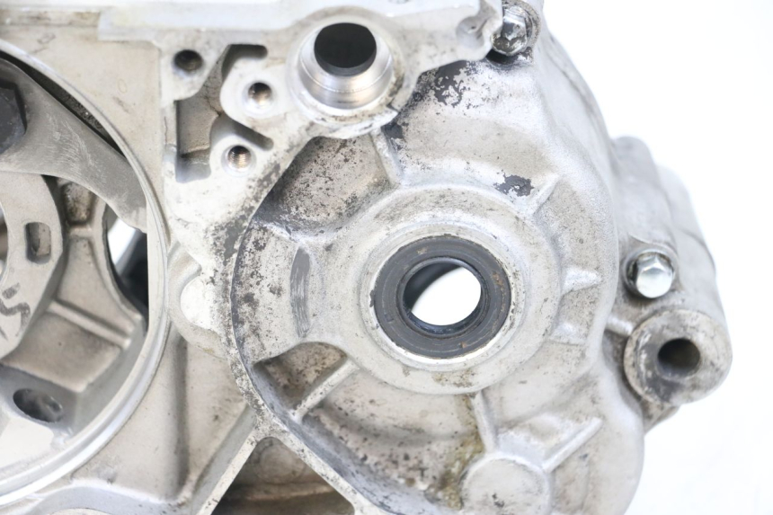 photo de CARTER BAS MOTEUR APOLLO RFZ 140 - Zoom composants