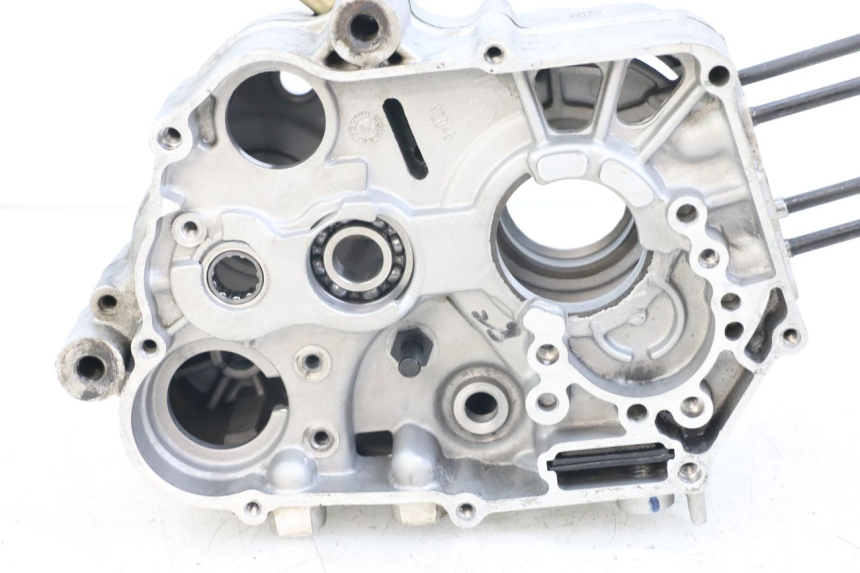 photo de CARTER BAS MOTEUR APOLLO RFZ 140 - Points de fixation