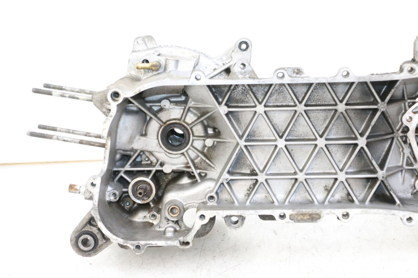 photo de CARTER BAS MOTEUR GILERA RUNNER LC 50 (1997 - 1998) - Gros plan technique