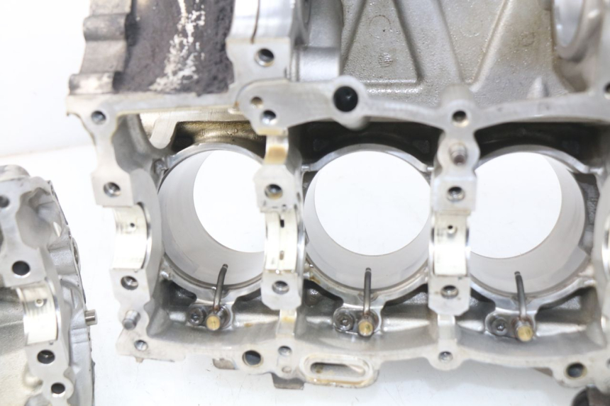 photo de CARTER BAS MOTEUR BMW S RR ABS S1000RR 1000 (2009 - 2011) - Gros plan technique