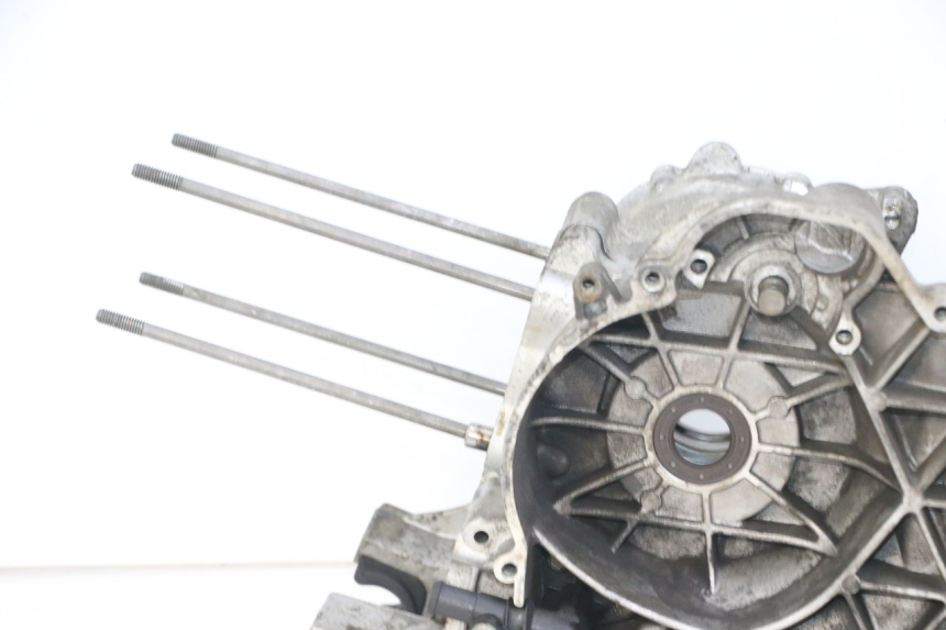 photo de CARTER BAS MOTEUR PEUGEOT SATELIS 125 (2013 - 2018) - Zoom composants