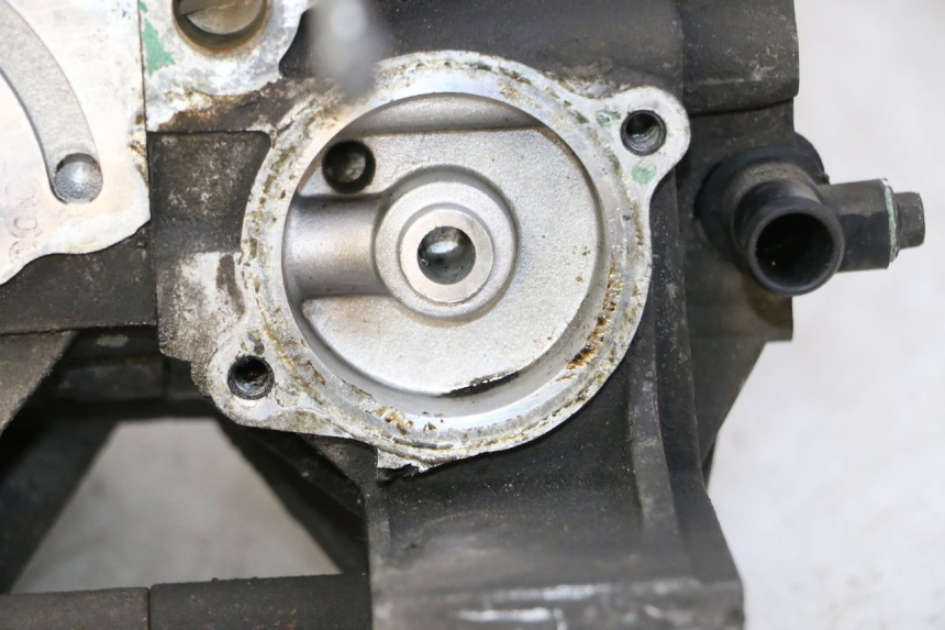 photo de CARTER BAS MOTEUR PEUGEOT SATELIS 125 (2010 - 2012) - Focus structure