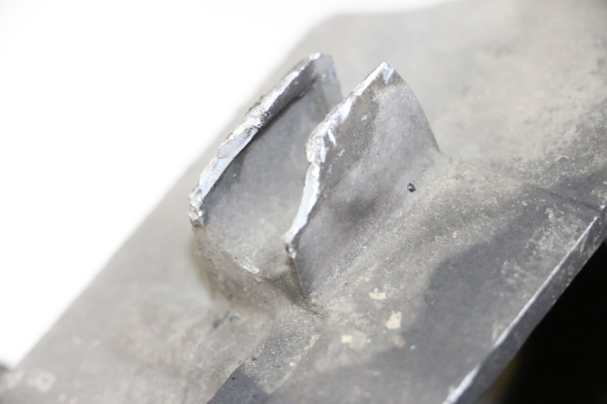 photo de CARTER BAS MOTEUR PEUGEOT SATELIS 125 (2010 - 2012) - Gros plan technique