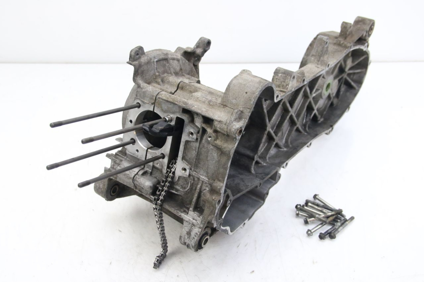 photo de CARTER BAS MOTEUR APRILIA SCARABEO 4T 50 (2009 - 2017) - Détail de la pièce