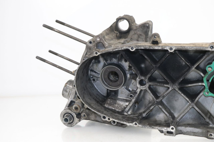 photo de CARTER BAS MOTEUR APRILIA SCARABEO GT 125 (1999 - 2007) - Détails caractéristiques