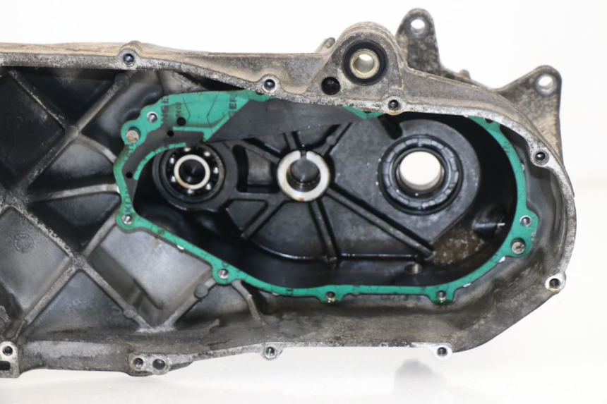 photo de CARTER BAS MOTEUR APRILIA SCARABEO GT 125 (1999 - 2007) - Vue rapprochée