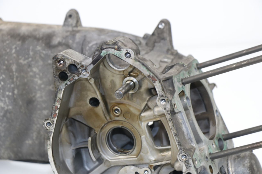 photo de CARTER BAS MOTEUR APRILIA SCARABEO GT 125 (1999 - 2007) - Focus structure