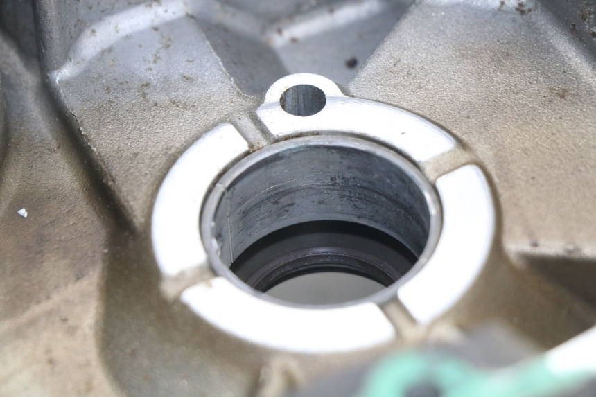 photo de CARTER BAS MOTEUR APRILIA SCARABEO GT 125 (1999 - 2007) - Gros plan technique