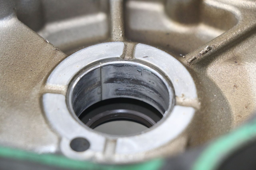 photo de CARTER BAS MOTEUR APRILIA SCARABEO GT 125 (1999 - 2007) - Points de fixation