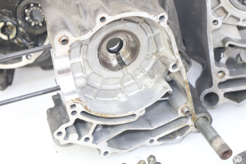 photo de CARTER BAS MOTEUR APRILIA SCARABEO 100 (2003 - 2012) - Aperçu profil