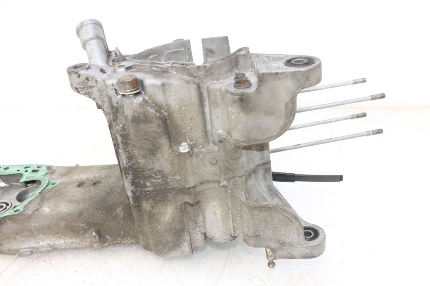 photo de CARTER BAS MOTEUR HONDA SCV LEAD 100 (2003 - 2007) - Gros plan technique