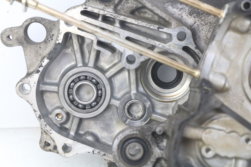 photo de CARTER BAS MOTEUR KYMCO SENTO 100 (2008 - 2013) - Angle alternatif