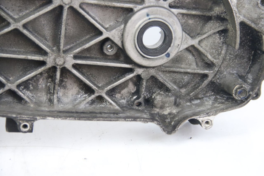 photo de CARTER BAS MOTEUR SUZUKI SIXTEEN 125 (2008 - 2010) - Zoom composants