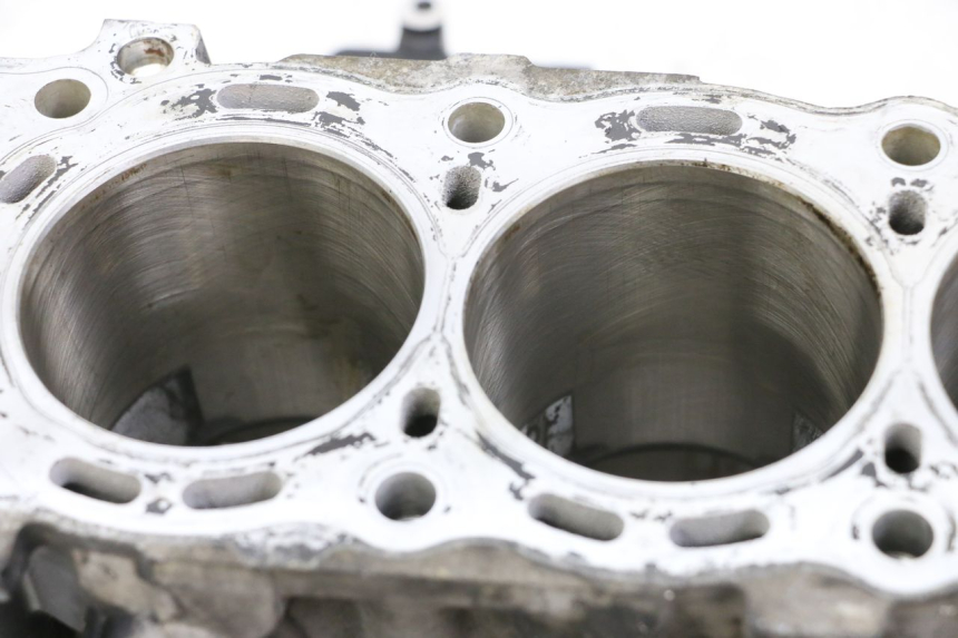 photo de CARTER BAS MOTEUR SUZUKI GSR 750 (2011 - 2017) - Aperçu profil