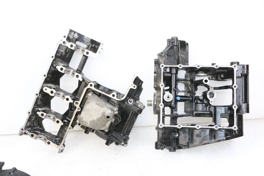 photo de CARTER BAS MOTEUR SUZUKI GSR 750 (2011 - 2017) - Gros plan technique