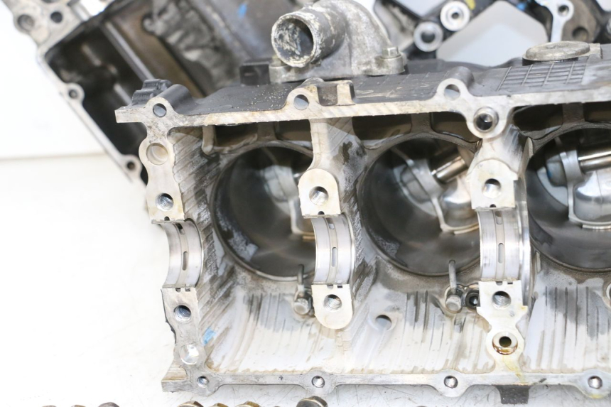 photo de CARTER BAS MOTEUR SUZUKI GSR 750 (2011 - 2017) - Détails caractéristiques