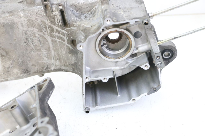 photo de CARTER BAS MOTEUR SYM ORBIT III 3 4T 50 (2018 - 2021) - Focus structure