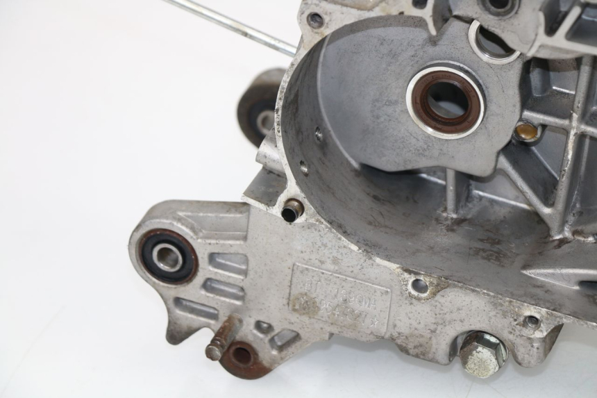 photo de CARTER BAS MOTEUR BAOTIAN TRAVEL SPIRIT 50 (2010 - 2012) - Gros plan technique