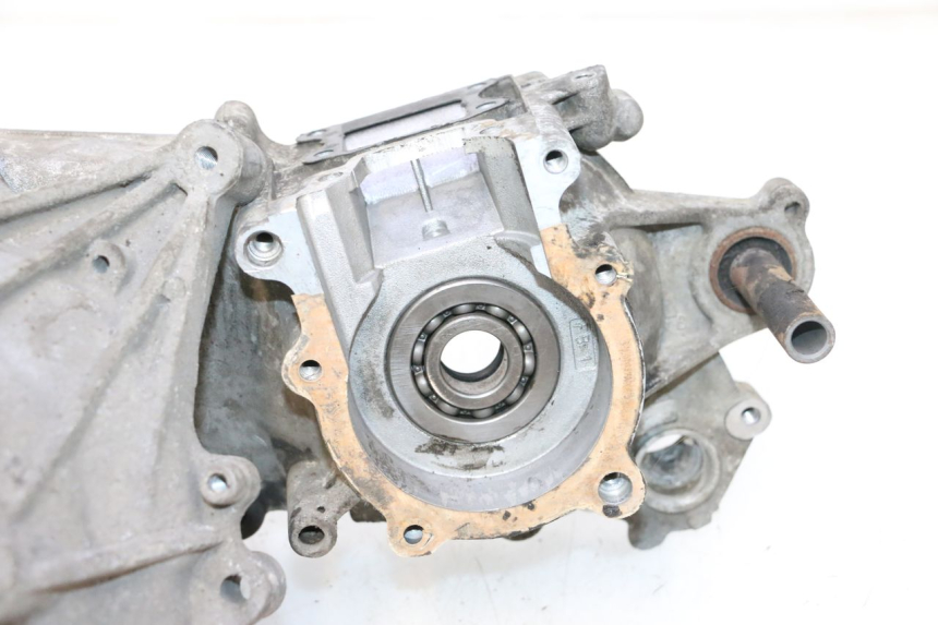 photo de CARTER BAS MOTEUR PEUGEOT TREKKER 50 (1995 - 2004) - Angle alternatif