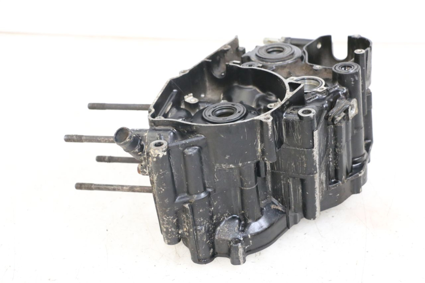 photo de CARTER BAS MOTEUR SUZUKI TS X 80 (1984 - 1988) - Gros plan technique