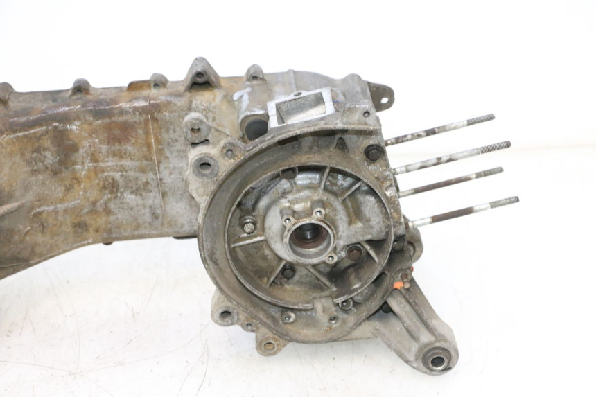 photo de CARTER BAS MOTEUR PIAGGIO TYPHOON 50 (2000 - 2009) - Vue rapprochée