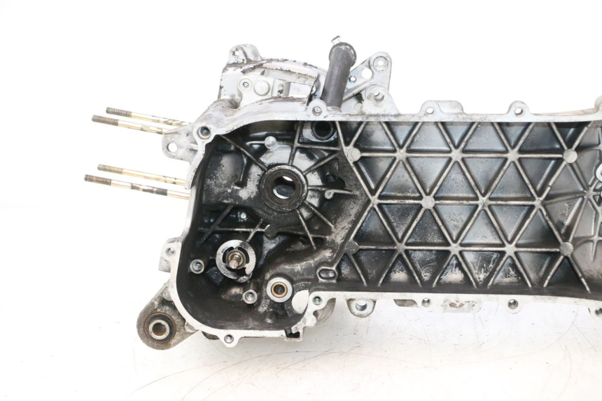 photo de CARTER BAS MOTEUR PIAGGIO TYPHOON 50 (2000 - 2009) - Points de fixation