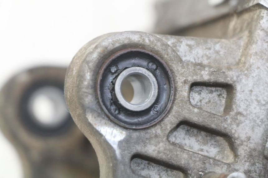 photo de CARTER BAS MOTEUR PEUGEOT V-CLIC VCLIC 50 (2007 - 2013) - Gros plan technique