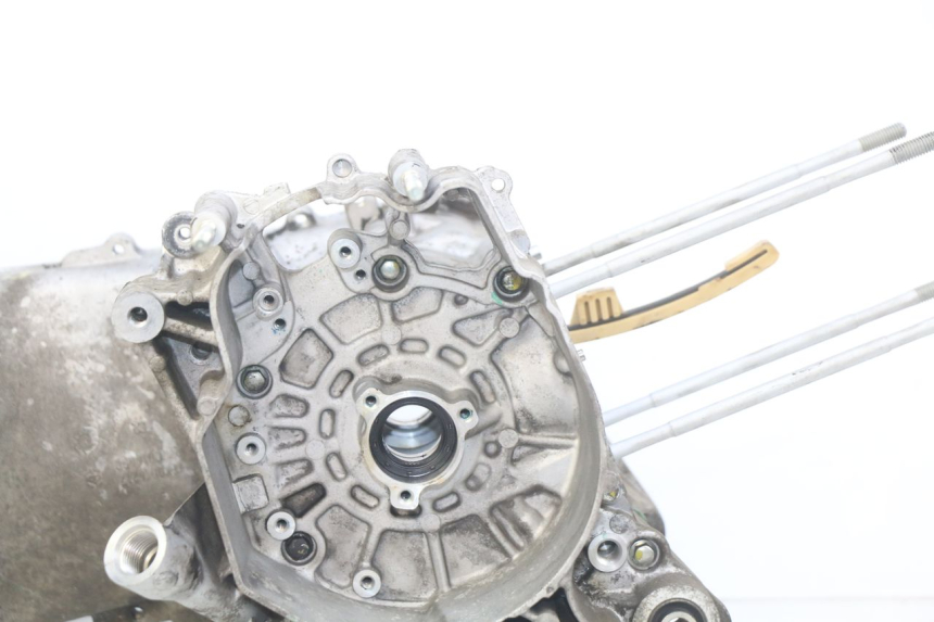 photo de CARTER BAS MOTEUR PIAGGIO VESPA GTS IGET ABS 125 (2017 - 2023) - Zoom composants