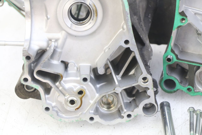 photo de CARTER BAS MOTEUR PIAGGIO VESPA GTS IGET ABS 125 (2017 - 2023) - Autre angle de vue