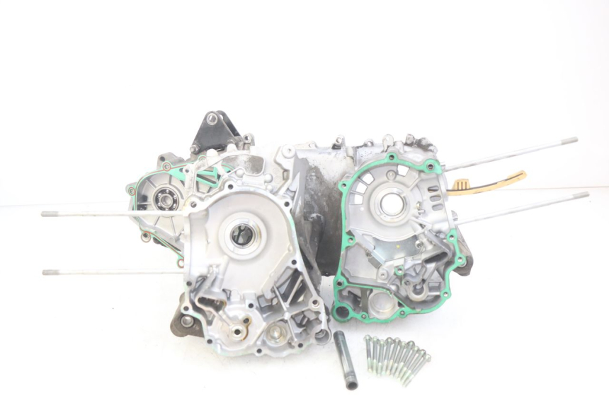 photo de CARTER BAS MOTEUR PIAGGIO VESPA GTS IGET ABS 125 (2017 - 2023) - Autre angle de vue