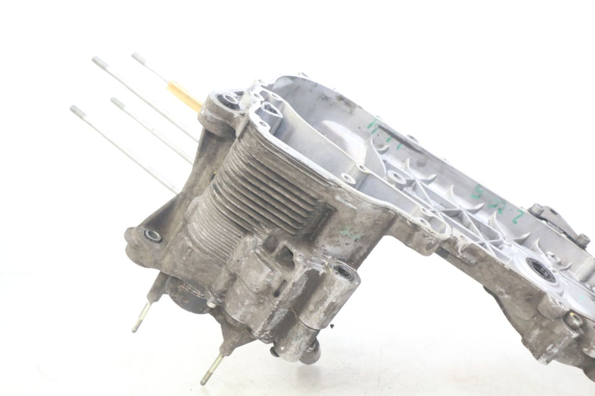 photo de CARTER BAS MOTEUR PIAGGIO VESPA GTS IGET ABS 125 (2017 - 2023) - Gros plan technique