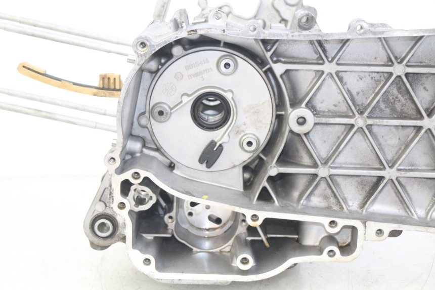 photo de CARTER BAS MOTEUR PIAGGIO VESPA GTS IGET ABS 125 (2017 - 2023) - État de surface